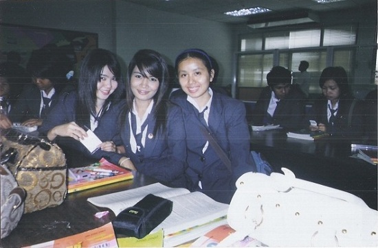 เพื่อนนักเรียนโรงเรียนไทยบริหารธุรกิจและพณิชยการ