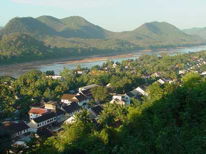 เมืองหลวงพระบาง ริมแม่น้ำโขง luang prabang river side